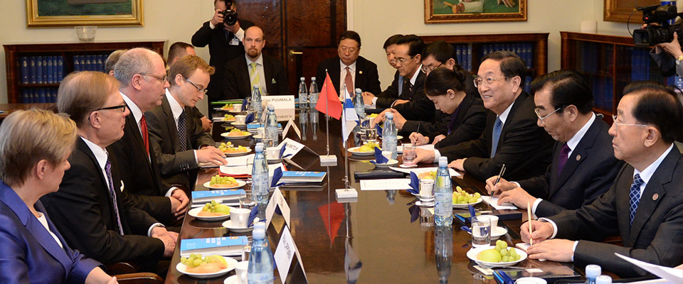 俞正声与芬兰议长海内卢奥马举行会谈