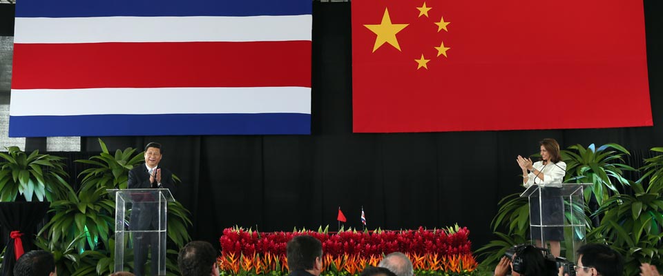 习近平同哥斯达黎加总统共同会见记者