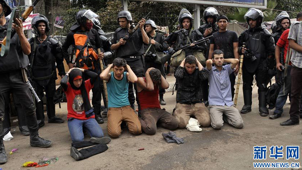 本网独家：埃安全部队对示威者清场现场