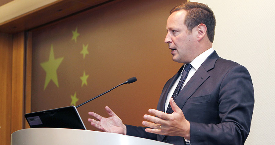 英国文化媒体体育部长艾德&middot;韦泽发表主旨演讲