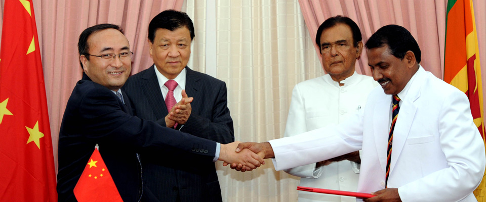 刘云山与斯里兰卡总理贾亚拉特纳共同出席两国有关合作项目签字仪式
