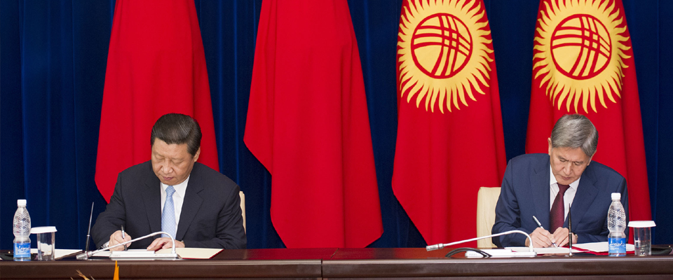 習近平同吉爾吉斯斯坦總統阿坦巴耶夫共同簽署聯合宣言