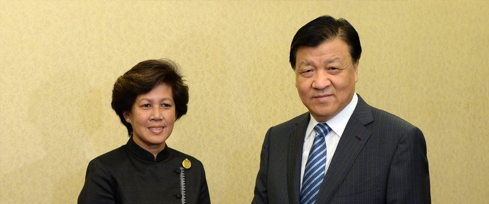 刘云山会见柬埔寨奉辛比克党主席阿龙拉斯美