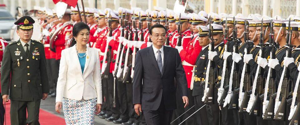 李克强与泰国总理英拉举行会谈