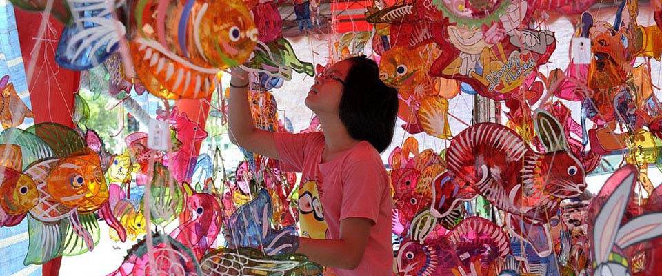 新加坡民众过中秋