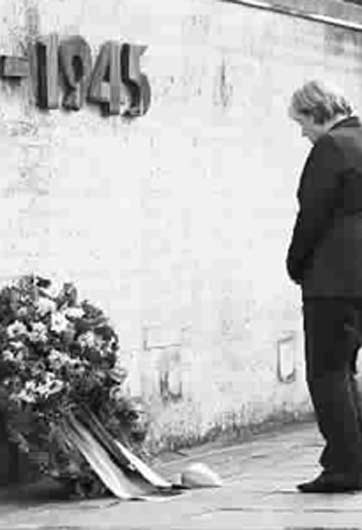 默克尔访纳粹集中营纪念馆 向受害者献花圈