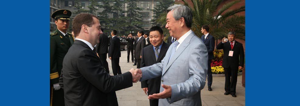 李从军迎接俄罗斯总理梅德韦杰夫