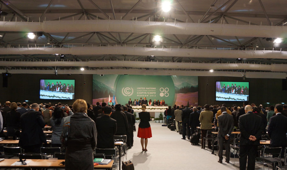 联合国气候大会为台风“海燕”遇难者默哀