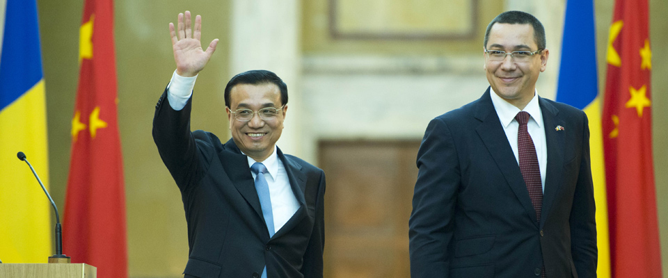 李克强与罗马尼亚总理蓬塔共同会见记者