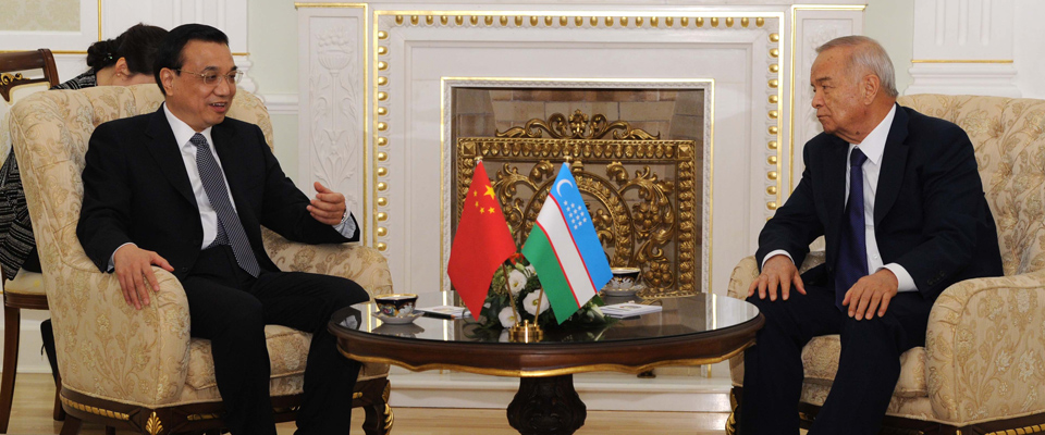 李克强会见乌兹别克斯坦总统卡里莫夫