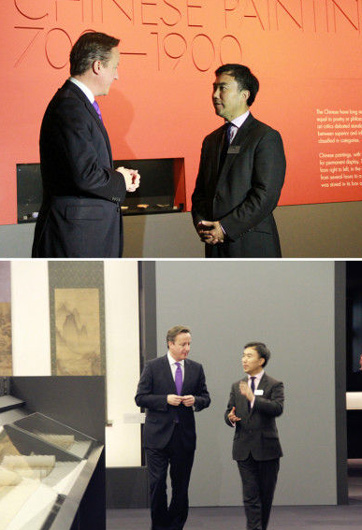 卡梅伦参观中国古代绘画展