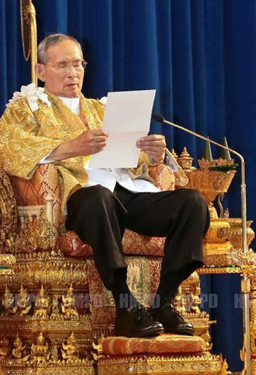 泰国王生日吁国家团结