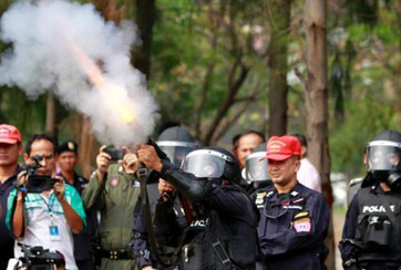 泰上万军警部署曼谷防暴力冲突
