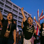 "封城"威胁泰国大选