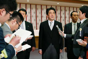 安倍机关算尽又能捞到几根稻草？