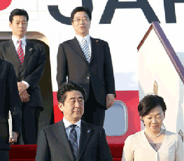 安倍访非撒钱 真实用意何在