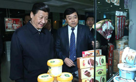 习近平视察伊利集团 叮嘱重视食品安全