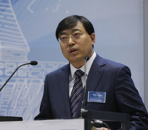 伊利集团董事长兼总裁潘刚致辞