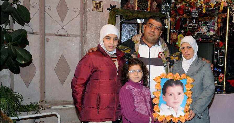 叙利亚战火中失去儿子的穆阿塔兹