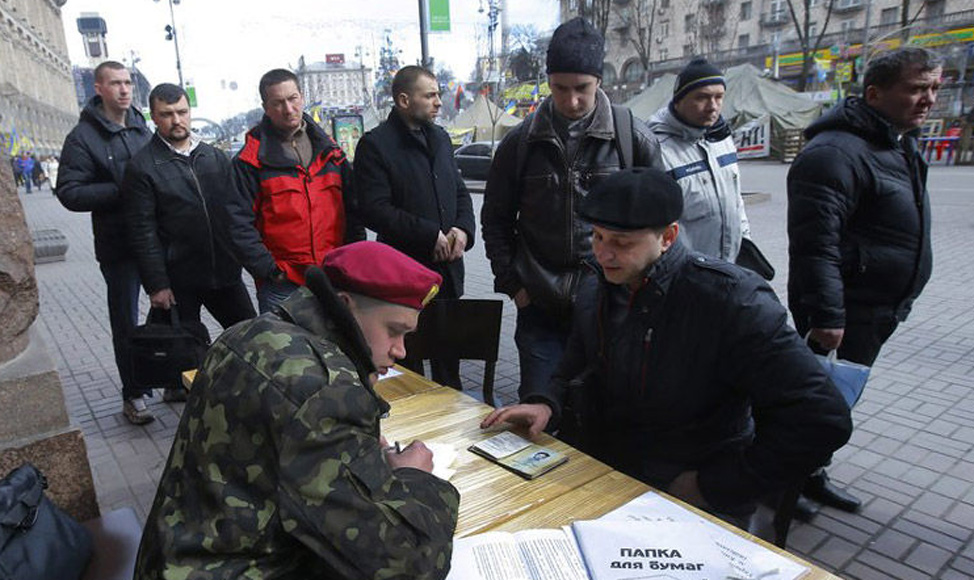 烏克蘭首都民眾排隊應徵入伍