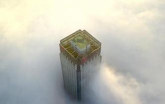 江苏扬州现平流雾 城市建筑如入“云端”