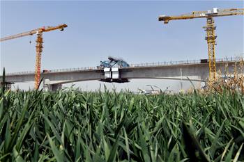 潍莱高铁100米连续梁合龙