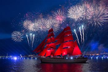 圣彼得堡庆祝“红帆节”