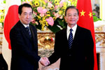 温家宝与日本首相菅直人举行会谈