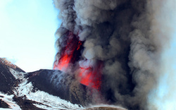 欧洲最高活火山埃特纳火山年内第四次喷发(高清组图)