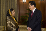 胡锦涛出席印度总统帕蒂尔举行的文艺晚会