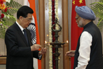 胡锦涛主席同印度总理辛格出席“中印友好合作年”启动仪式