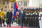 胡锦涛出席柬埔寨国王西哈莫尼举行的欢迎仪式