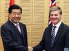 贾庆林与新西兰代总理英格利希举行会谈