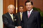 贾庆林会见泰国枢密院主席