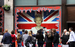 英国女王登基60年庆典开始 街头氛围浓厚（组图）