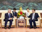 李克强会见乌兹别克斯坦总统