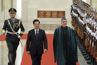 胡锦涛主持仪式欢迎阿富汗总统卡尔扎伊
