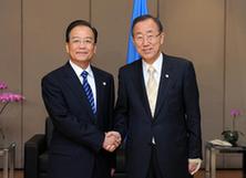 温家宝会见联合国秘书长潘基文