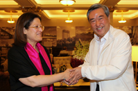 巴林新闻部长就申办第三届世界媒体峰会与李从军磋商