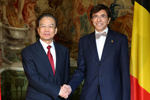 温家宝与比利时首相迪吕波举行会谈