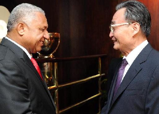 吴邦国与斐济总理举行会谈