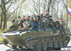 乌军6辆装甲车被武装人员夺走