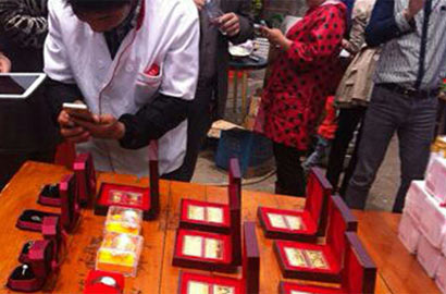 浙江台州土豪娶妻引侧目：288万现钞 金条十几根