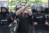 曼谷民众举行反军方接管政权抗议活动(高清)