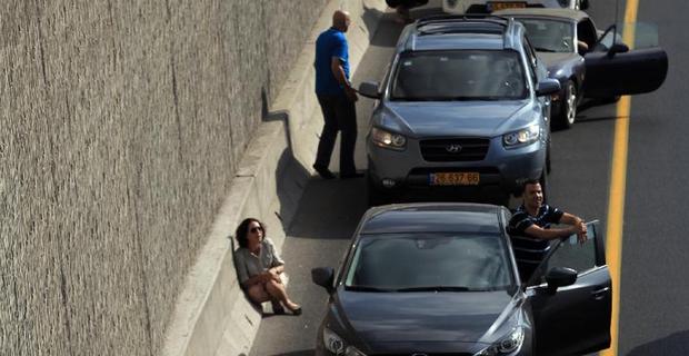 以色列特拉维夫拉响空袭警报（组图）