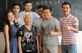 70岁汉语教师董富华海外见证“汉语热”