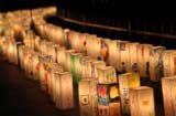日本民众放置河灯纪念广岛原子弹爆炸69周年