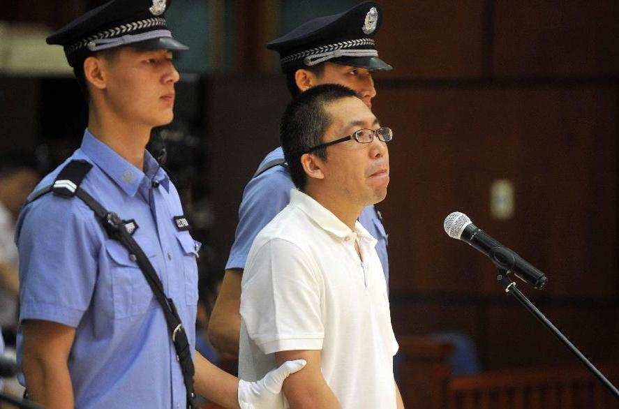 网络红人&ldquo;立二拆四&rdquo;等人涉嫌非法经营案开庭