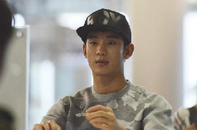 &ldquo;都教授&rdquo;抵达南京参加青奥会相关活动