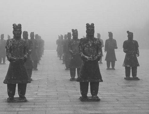 咸阳秦直道大雾弥漫 兵马俑似&ldquo;穿越复活&rdquo;